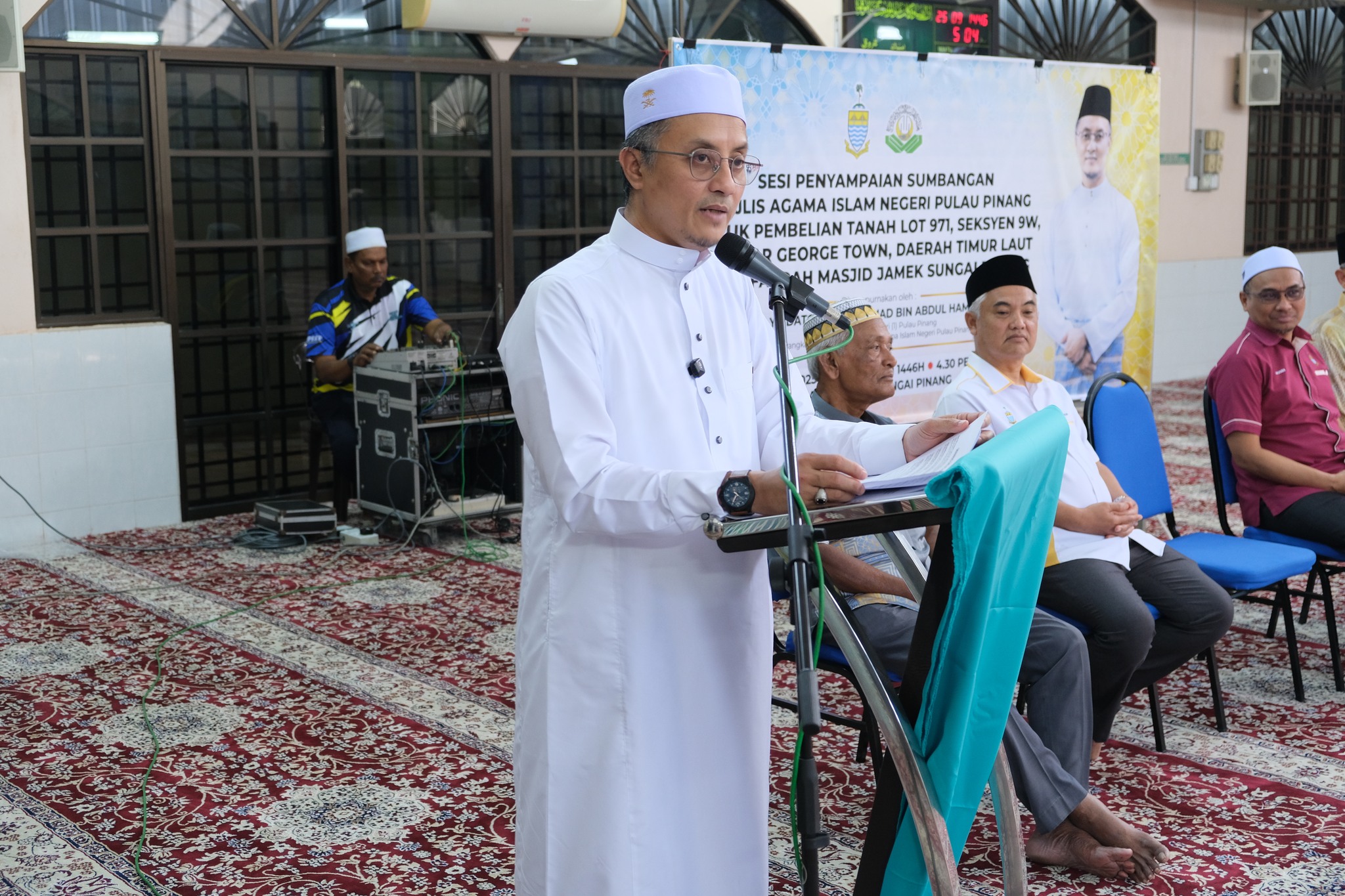 Sesi penyampaian cek cura